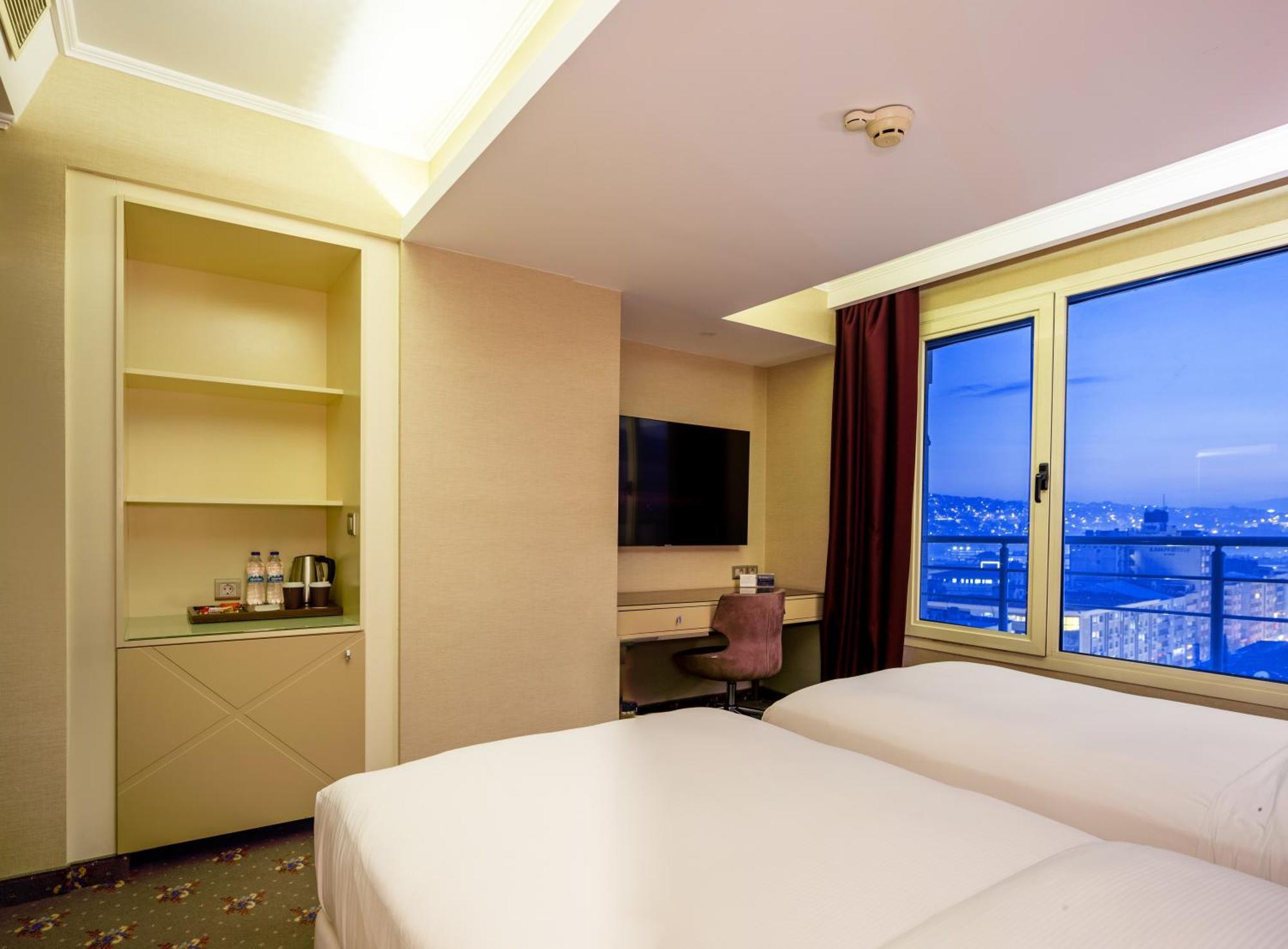 Doubletree By Hilton Izmir - Alsancak Hotel Exterior foto