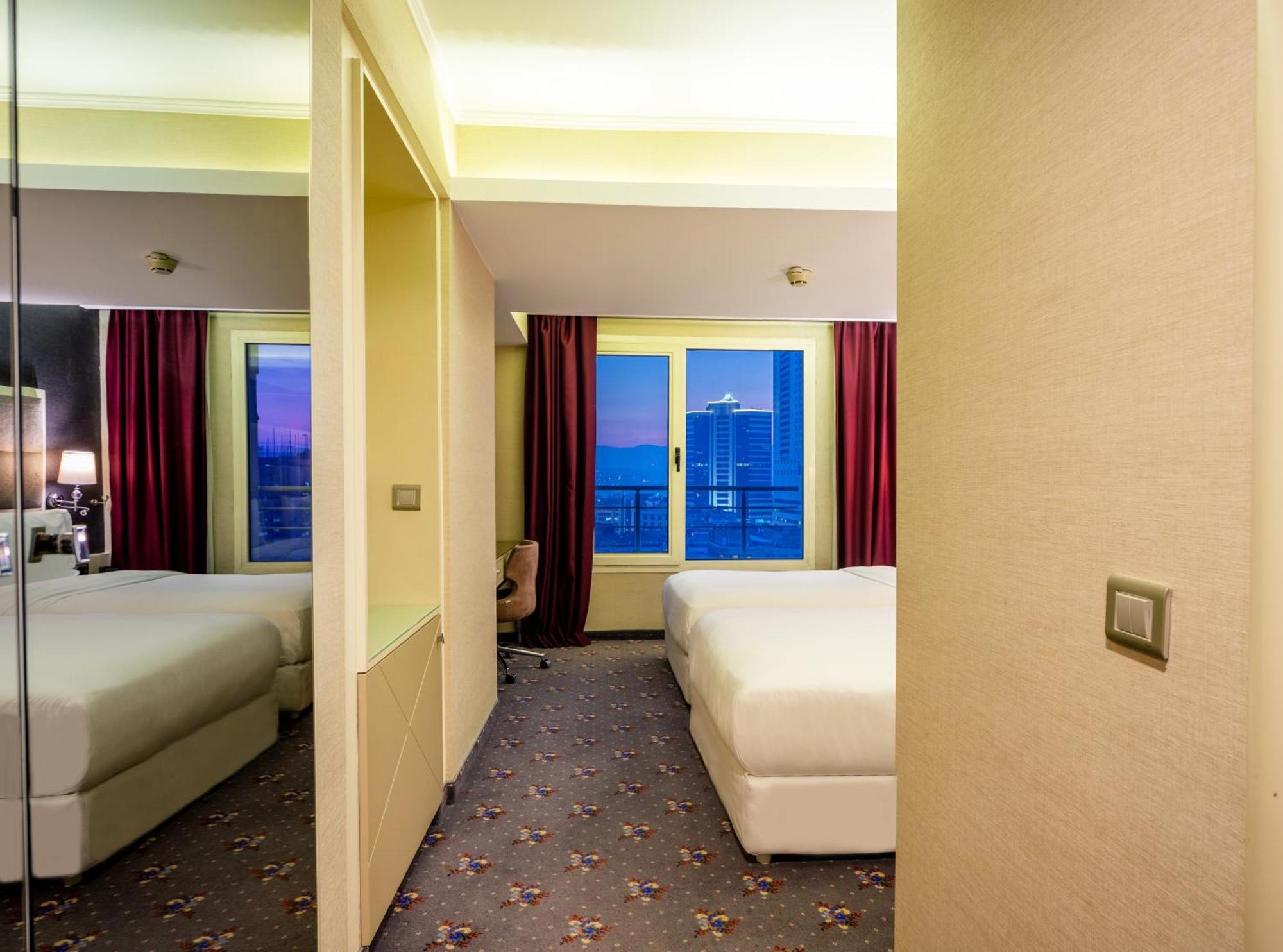 Doubletree By Hilton Izmir - Alsancak Hotel Exterior foto