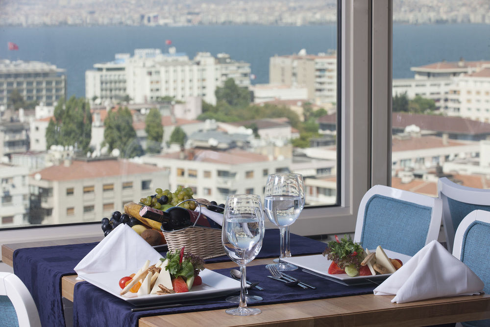 Doubletree By Hilton Izmir - Alsancak Hotel Exterior foto