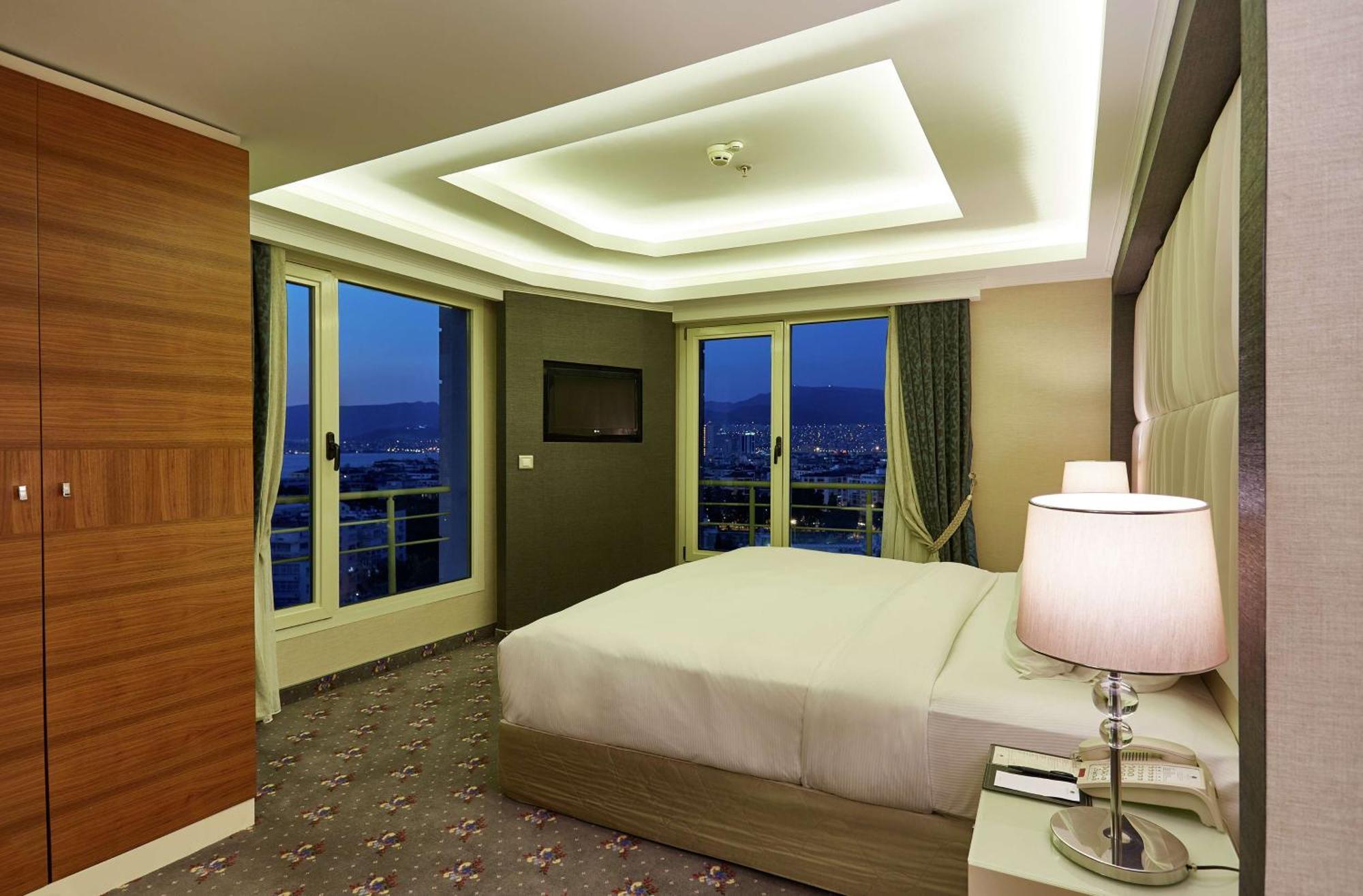 Doubletree By Hilton Izmir - Alsancak Hotel Exterior foto