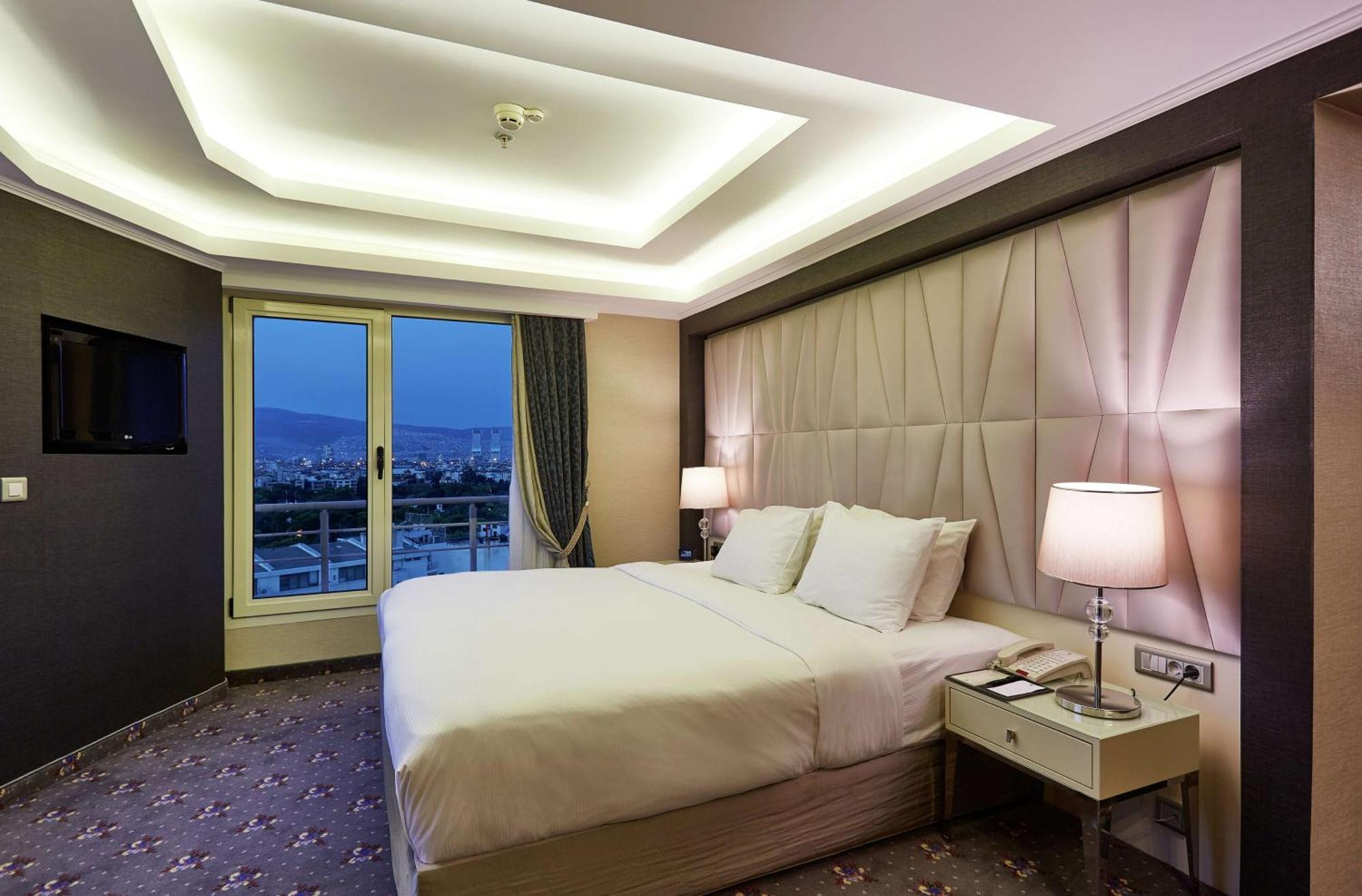 Doubletree By Hilton Izmir - Alsancak Hotel Exterior foto