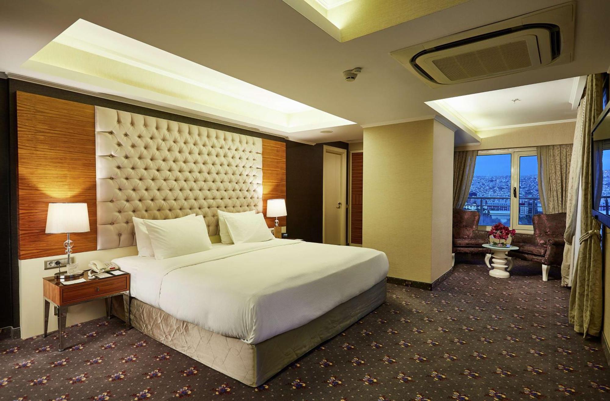 Doubletree By Hilton Izmir - Alsancak Hotel Exterior foto