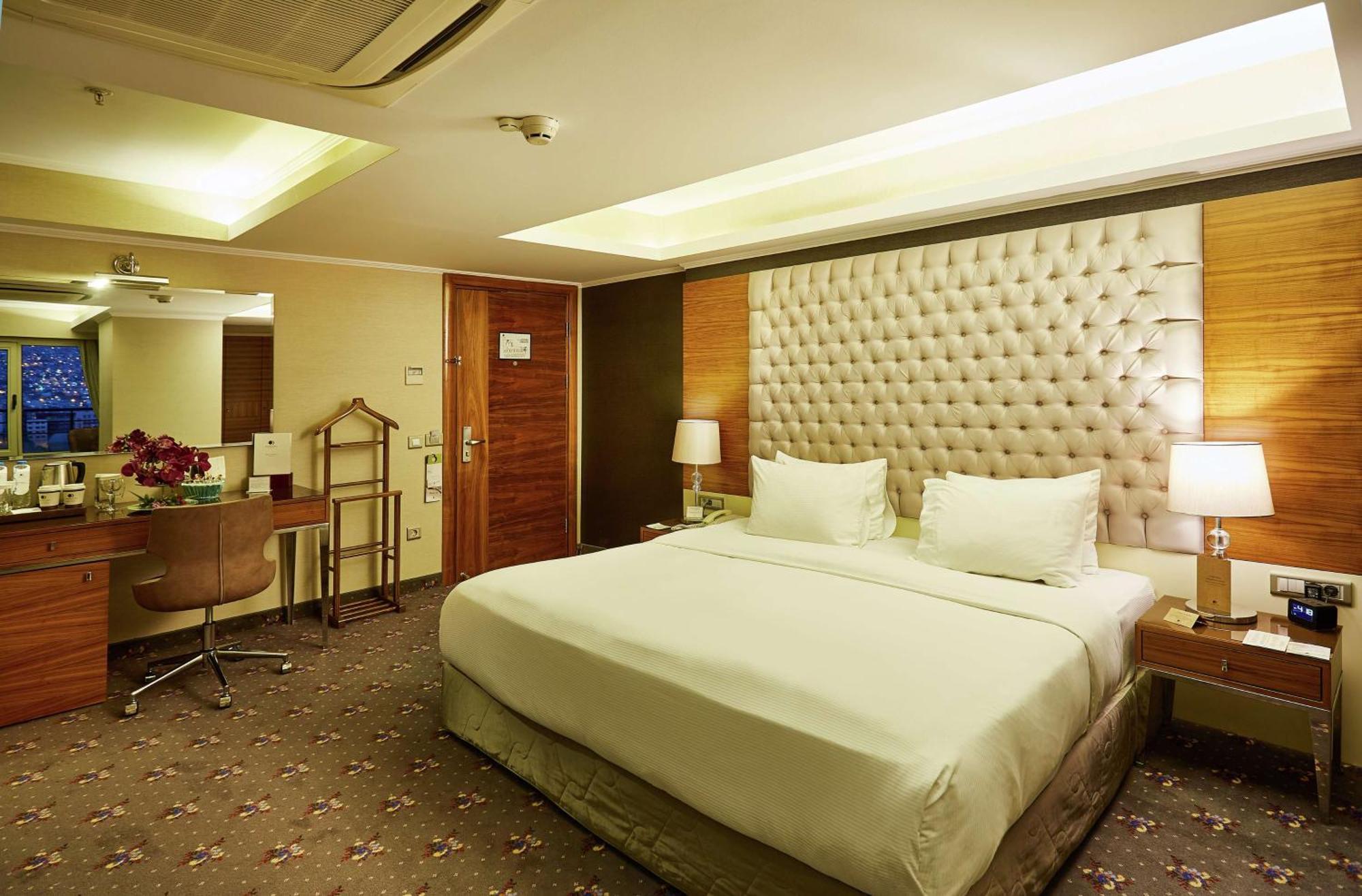 Doubletree By Hilton Izmir - Alsancak Hotel Exterior foto
