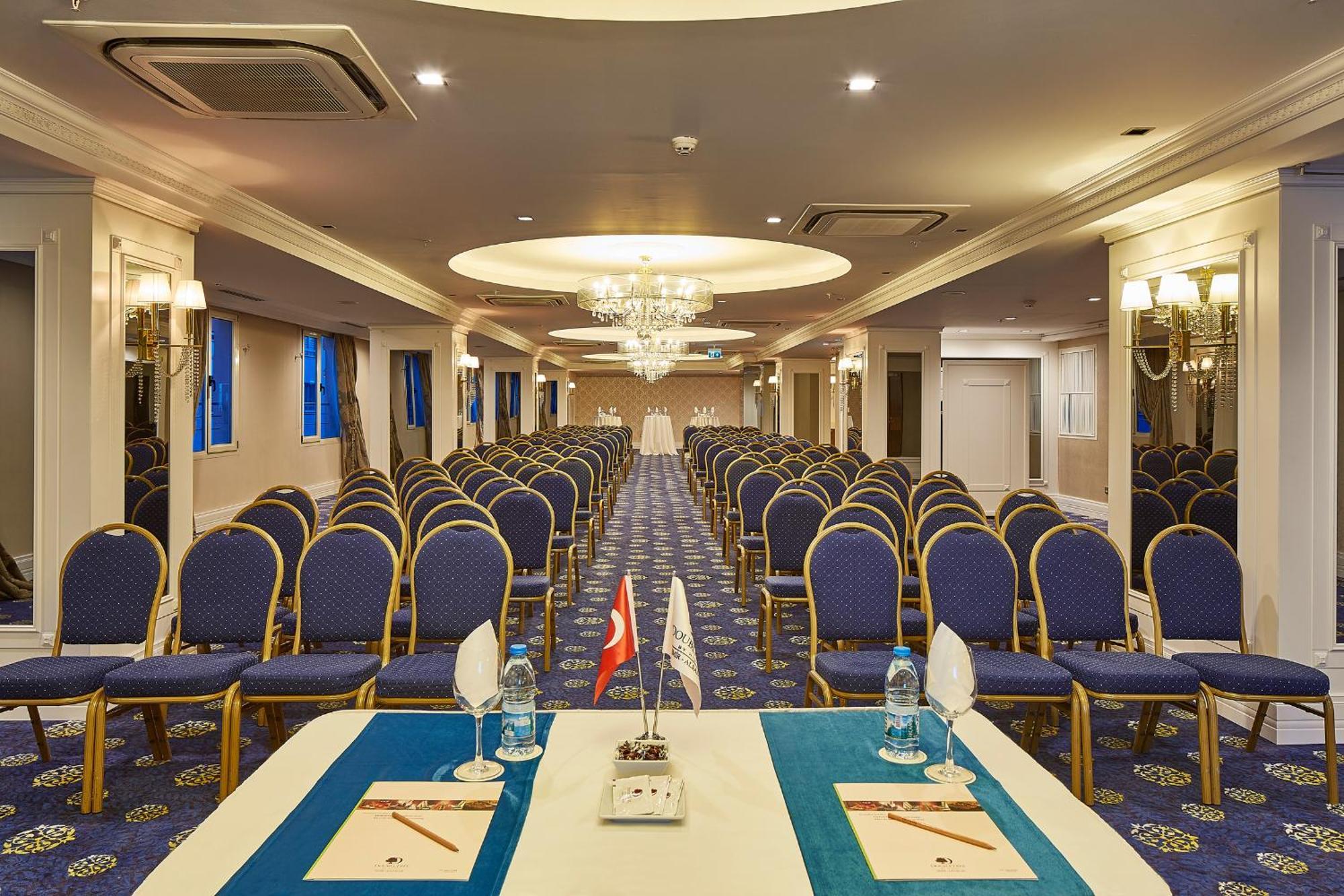 Doubletree By Hilton Izmir - Alsancak Hotel Exterior foto